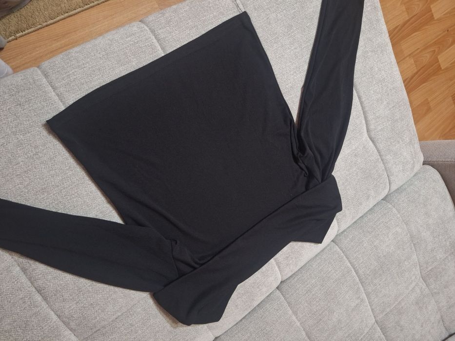 Кофта с открытыми плечами