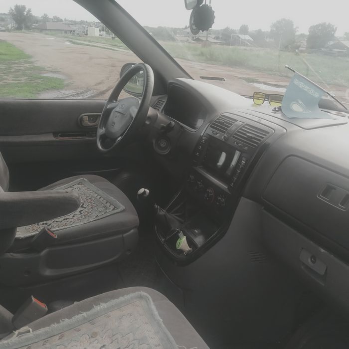 KiA carnival  2002