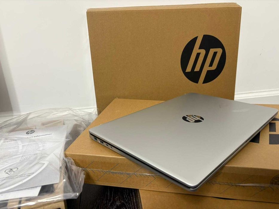 Laptop HP cu display 17.3 full hd , Ryzen 3 5300u cu 24 gb ram /nou