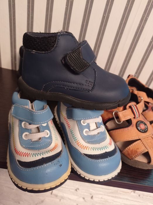 Продам детскую обувь