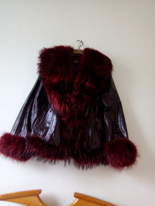 Продавам ново палто естествена кожа/енот