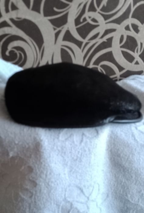 Кепка из нерпый б/у Италия