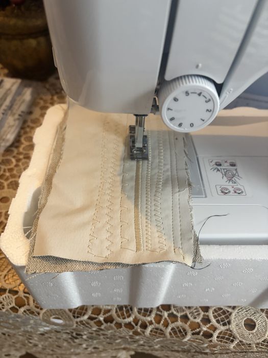 Masina de cusut aprope noua