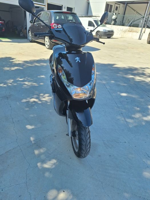 Продава се скутер peugeot kisbee 49