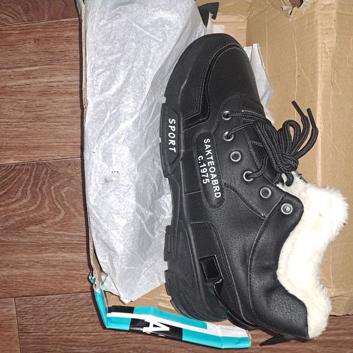 Продам ботинки зимние