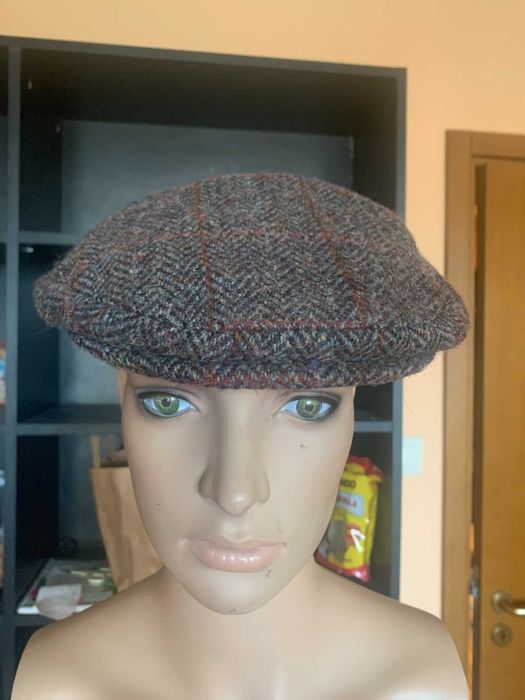 Каскет на британския бранд Harris Tweed.