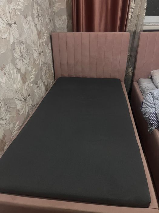 Продаю 2 кровати (90x200 см)