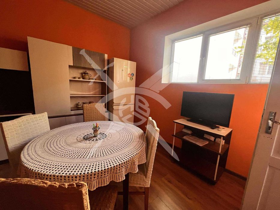 Дава се под наем Етаж от къща в Варна, Колхозен пазар - 50 кв.м за 153 € - Снимка #1