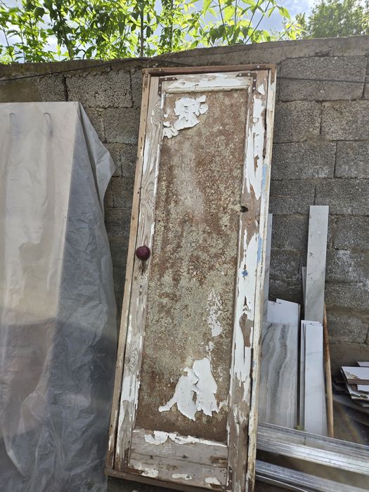 Продам дверь для туалета