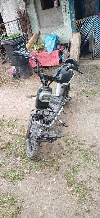 Vand bicigleta electrica ii pe baterie pen.mai multe detali in privat