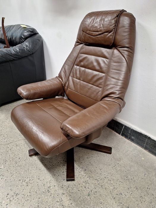 Фотьойл, кресло от естествена кожа със зони за релакс