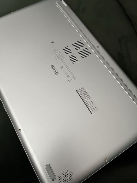 Asus Vivobook с най-големия екран като нов