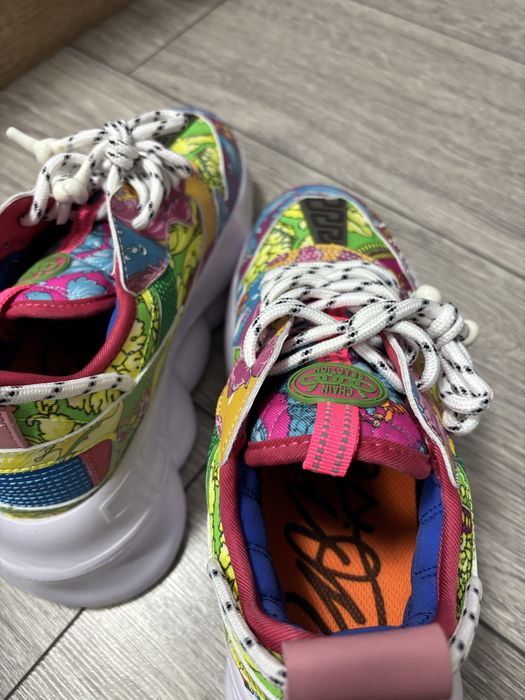 Versace chain reaction