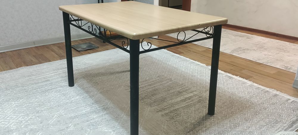 Продам кухонный стол