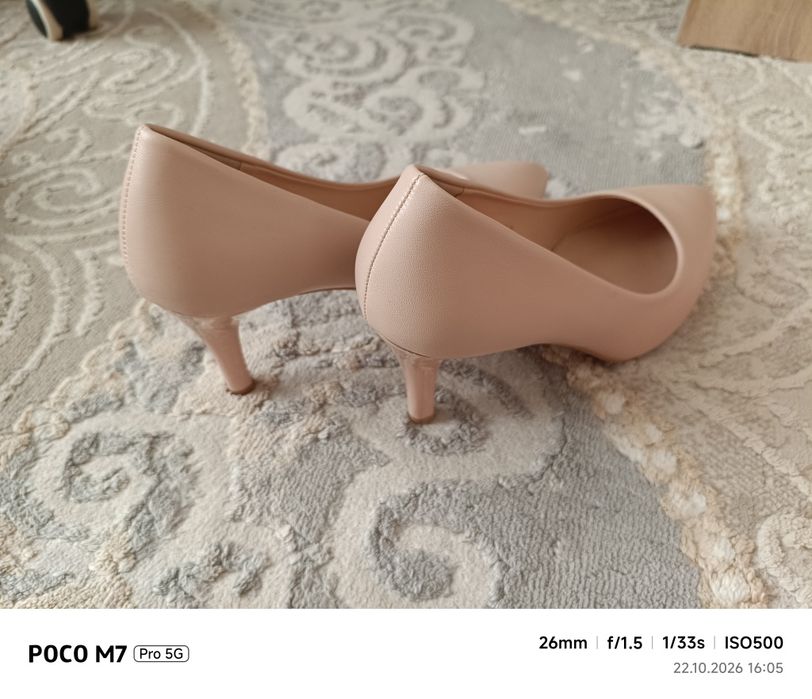 Продам бежевые туфли. Размер 39. Удобные.