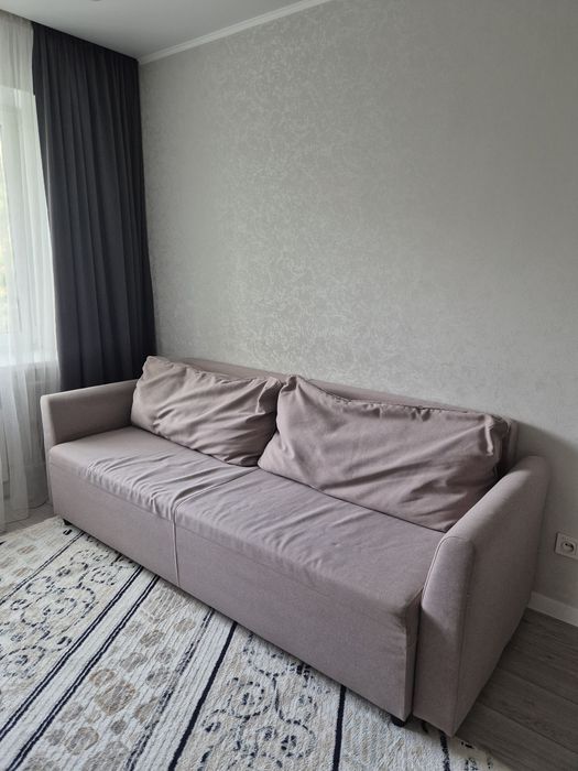 Срочно продам диван