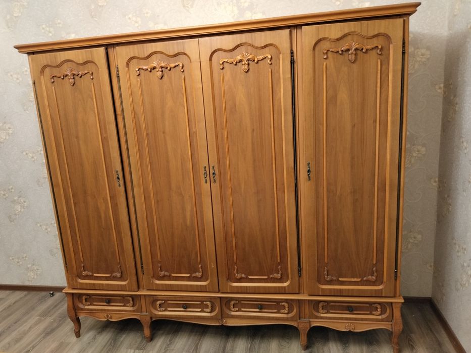 Шкаф румынский (дерево)