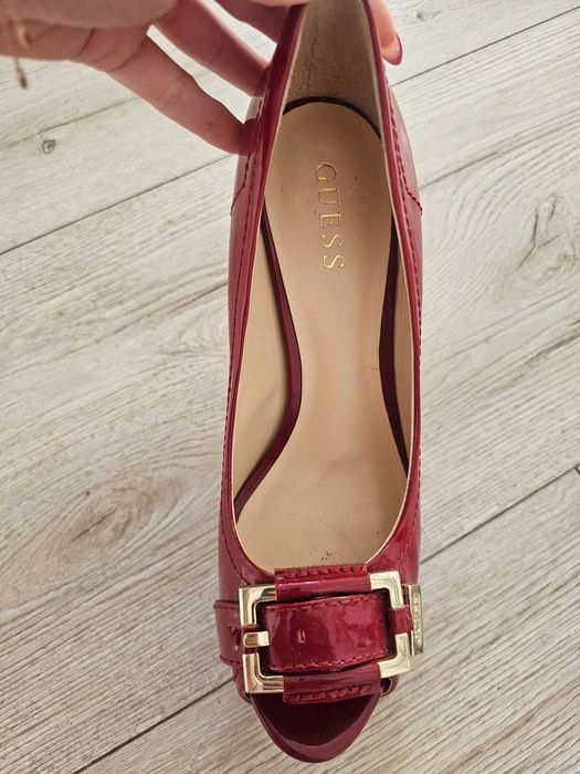 Guess обувки червени