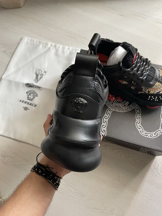 Versace chain reaction 42