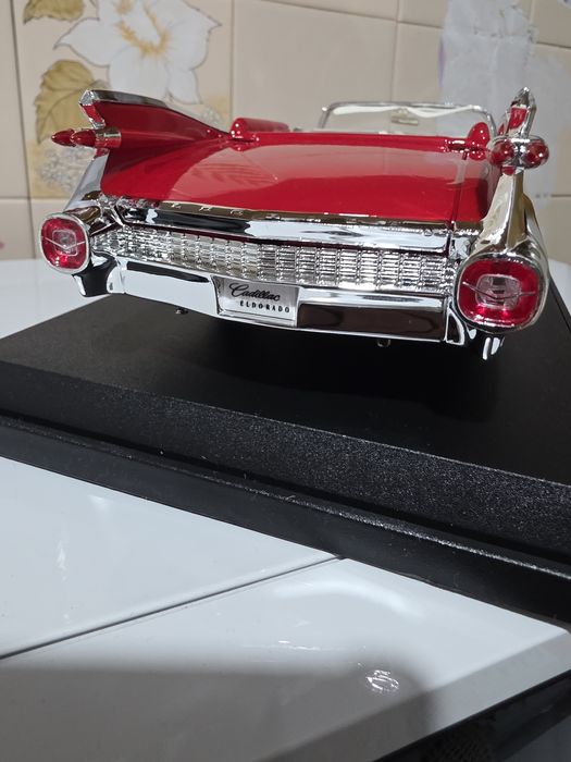 Модел на Cadillac Eldorado (1:18)