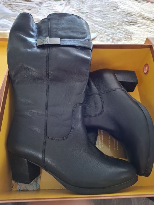 Сапоги женские 39 размер. В отличном состоянии.