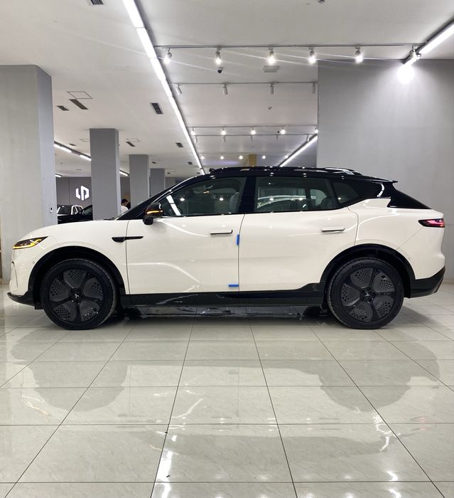 Voyah Courage 570KM Elektr Full 4 AWD (2ta mator) 1 yil garantiya