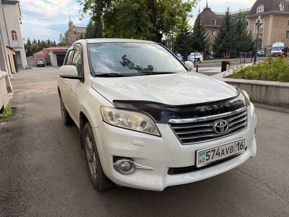 Автомобиль RAV 4