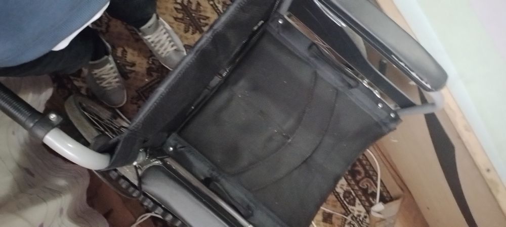 scaun cu rotile pliabil