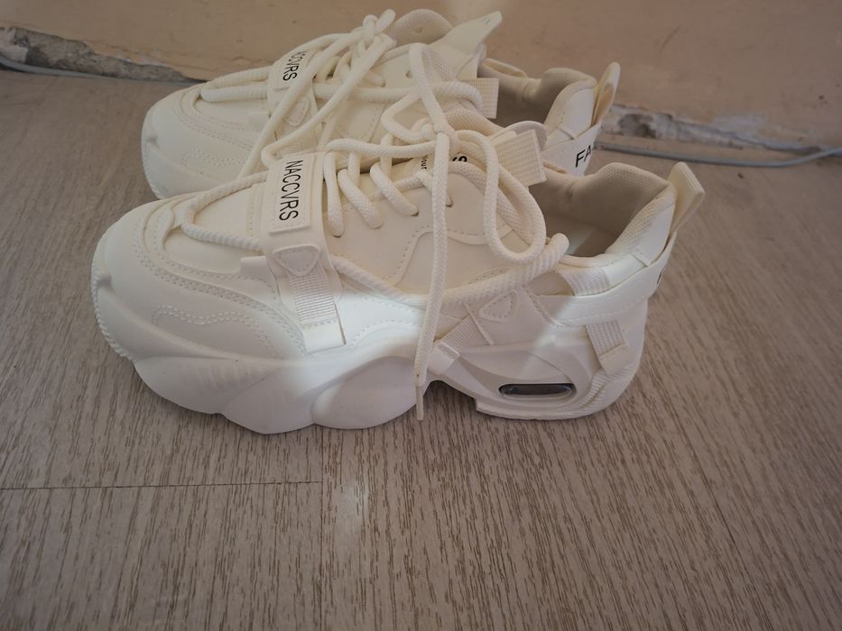 Красиви дамски обувки...