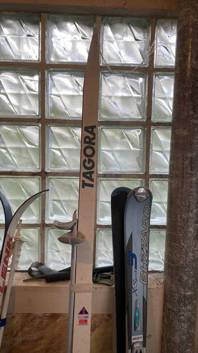 Зимни ски с апарати или щеки