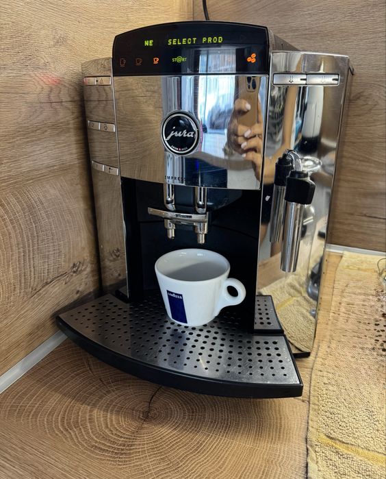Кафе машина JURA - impresa f9