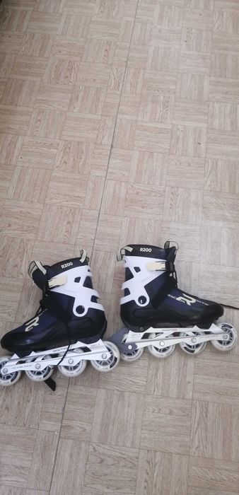 Роликовые коньки