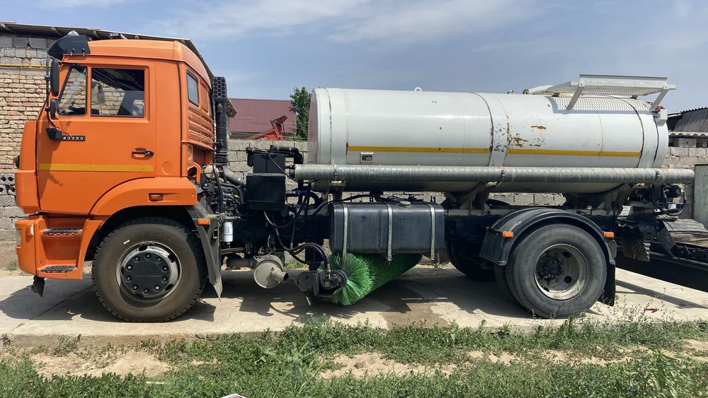 Поливалка поливамоечный машина