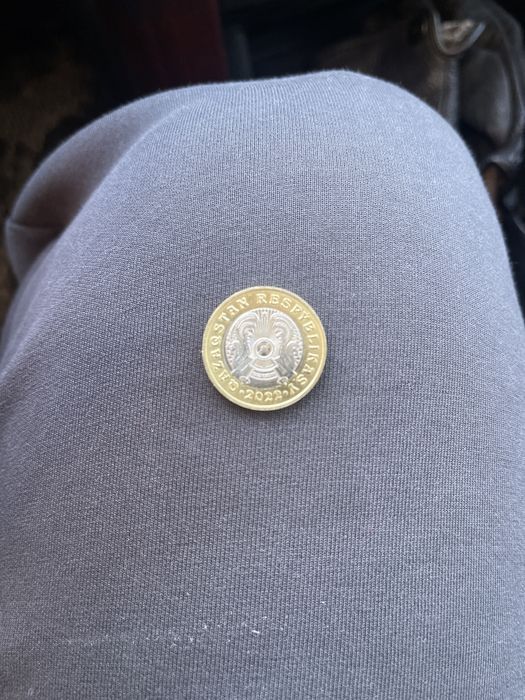 Продам монету 100 тг