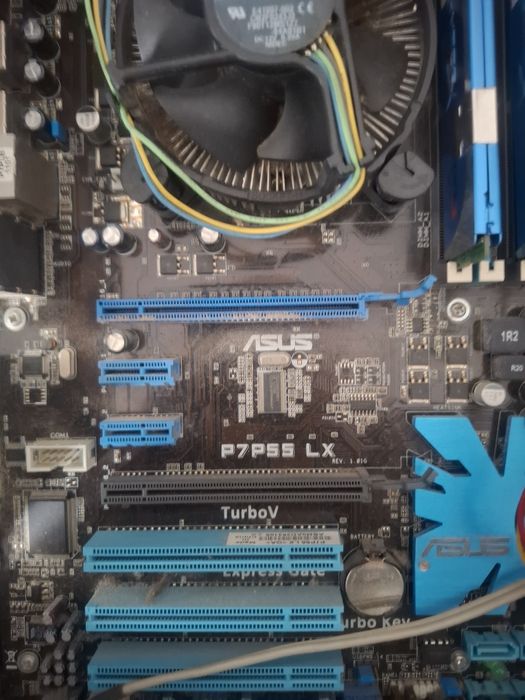 Vând sistem pc asus