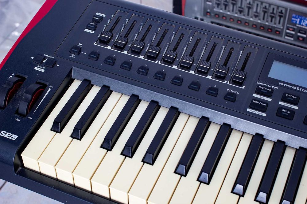 Novation Impulse 49 - Controller MIDI Profesional - Stare Impecabilă