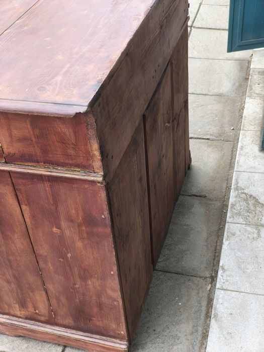 Реставриран антикварен скрин