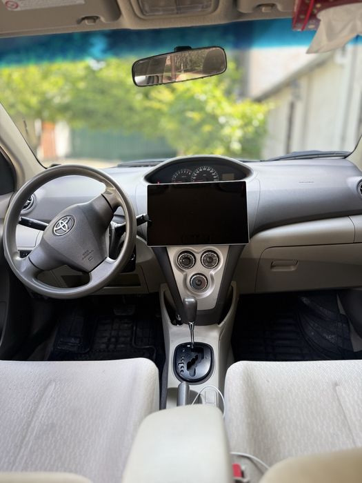 Toyota Yaris 2012 — 4