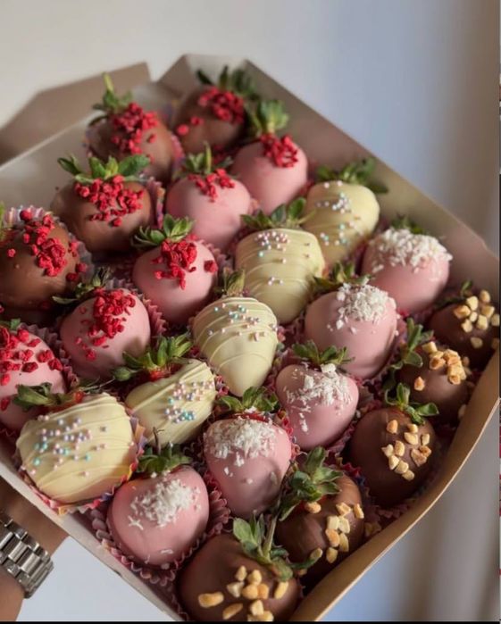 Боксы клубники в шоколаде