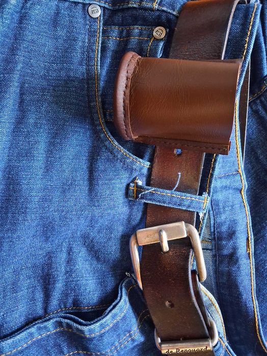 Фотоапарат, статив, калъв, чантичка.