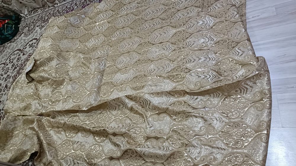 Продам шторы 2 штуки