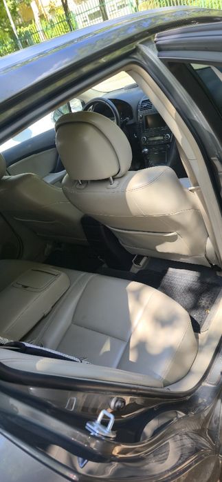 Toyota avensis 2.2