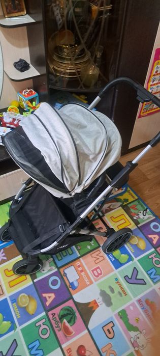 Продаётся прогулочная коляска luxmom.
