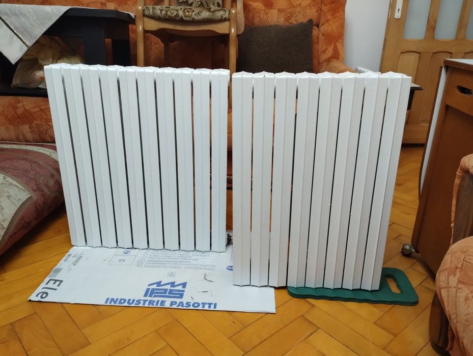2 Calorifere de fontă,aproape noi