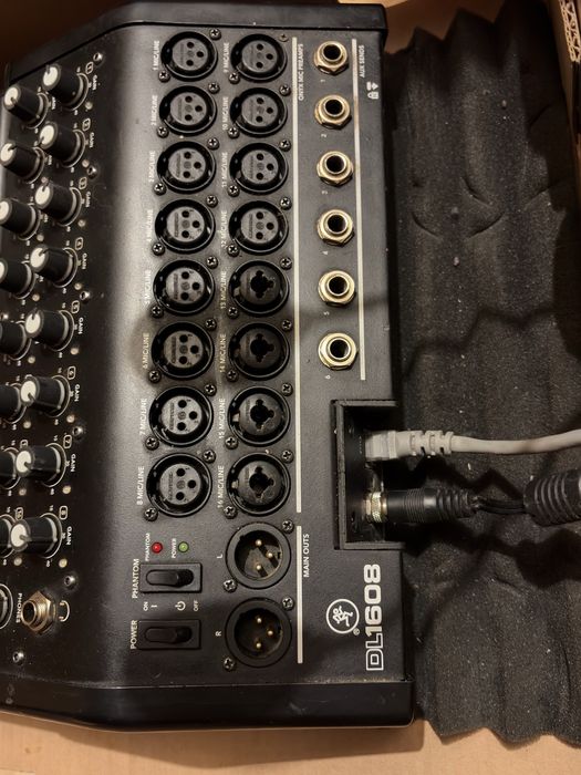 Mixer Digital Mackie DL1608 + iPad – 16 Canale – Complet