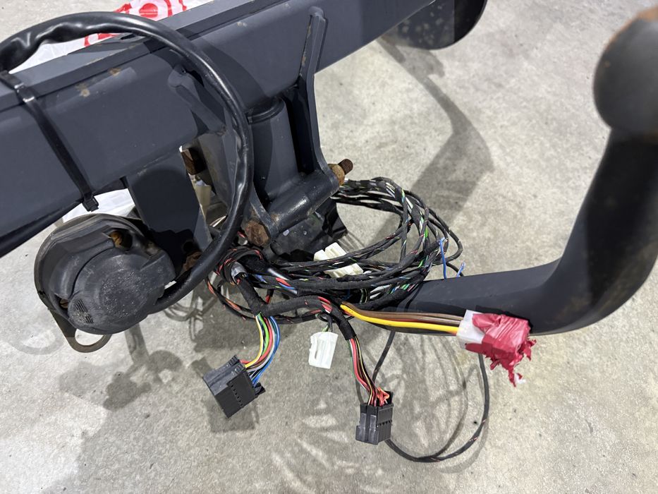 ОТЛИЧЕН Теглич С Букса, Окабеляване И Модул за  *HYUNDAI I40 / I40CW / 2011г-2019г*