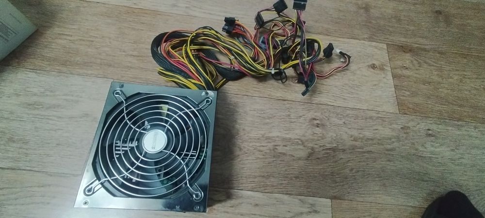 Продам нерабочий блок питания Huntkey