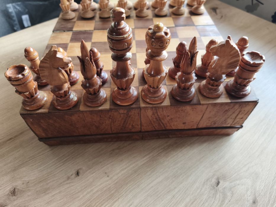 Античен масивен шах дърво ръчна изработка  от средата на 40те години
