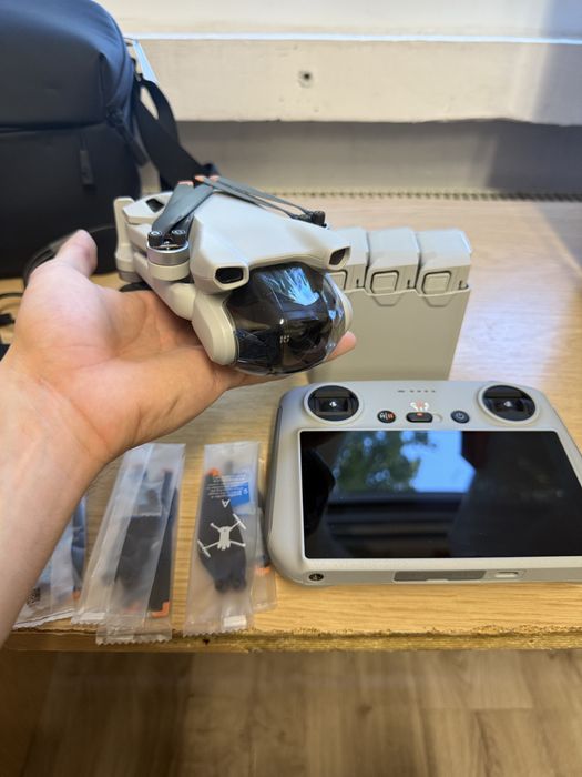 Vand Drona Dji Mini 3 fly more combo + rc + kit dji mic mini!