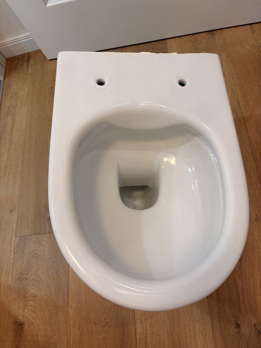 Конзолна тоалетна чиния Carlo